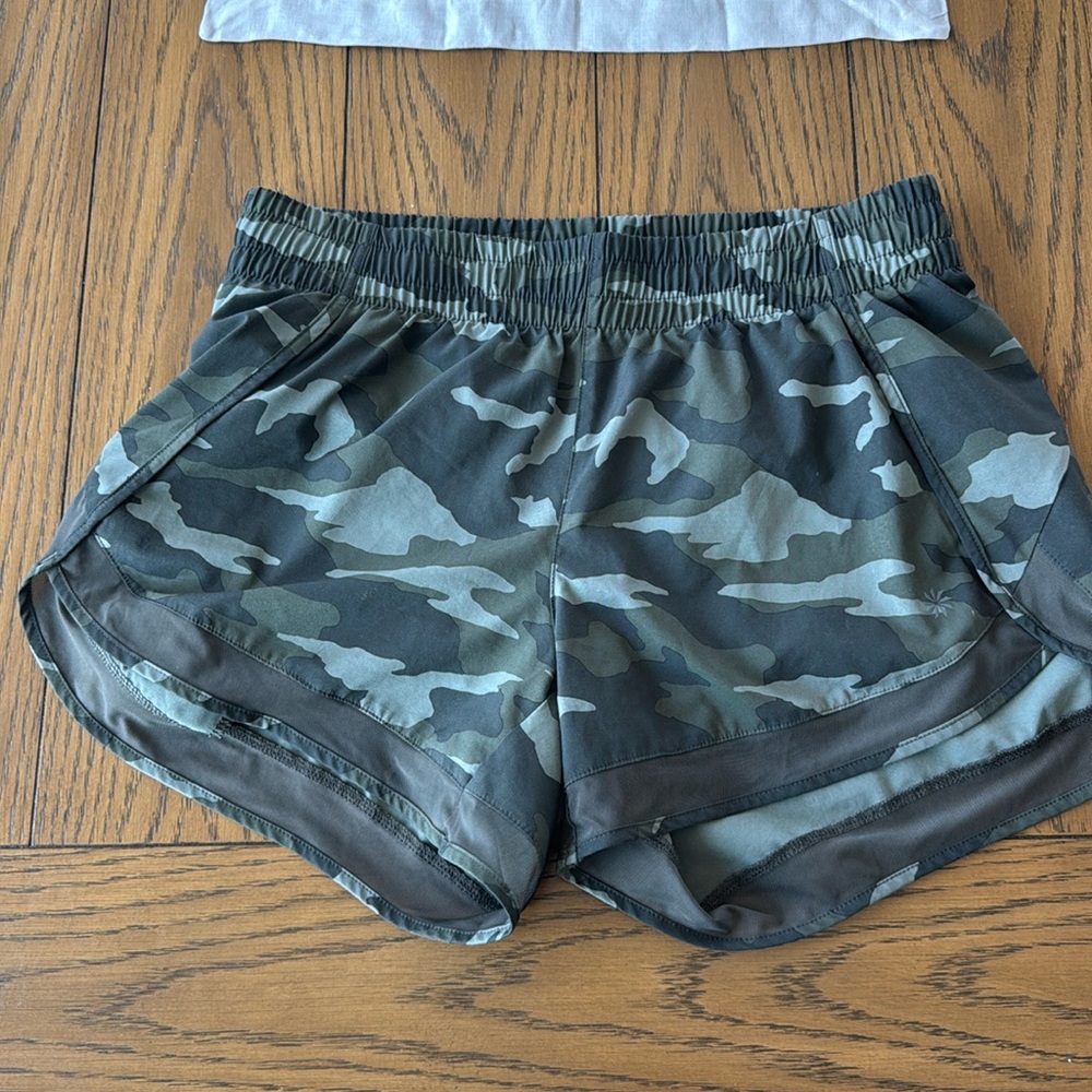 Athleta printed mesh racer run short 4”